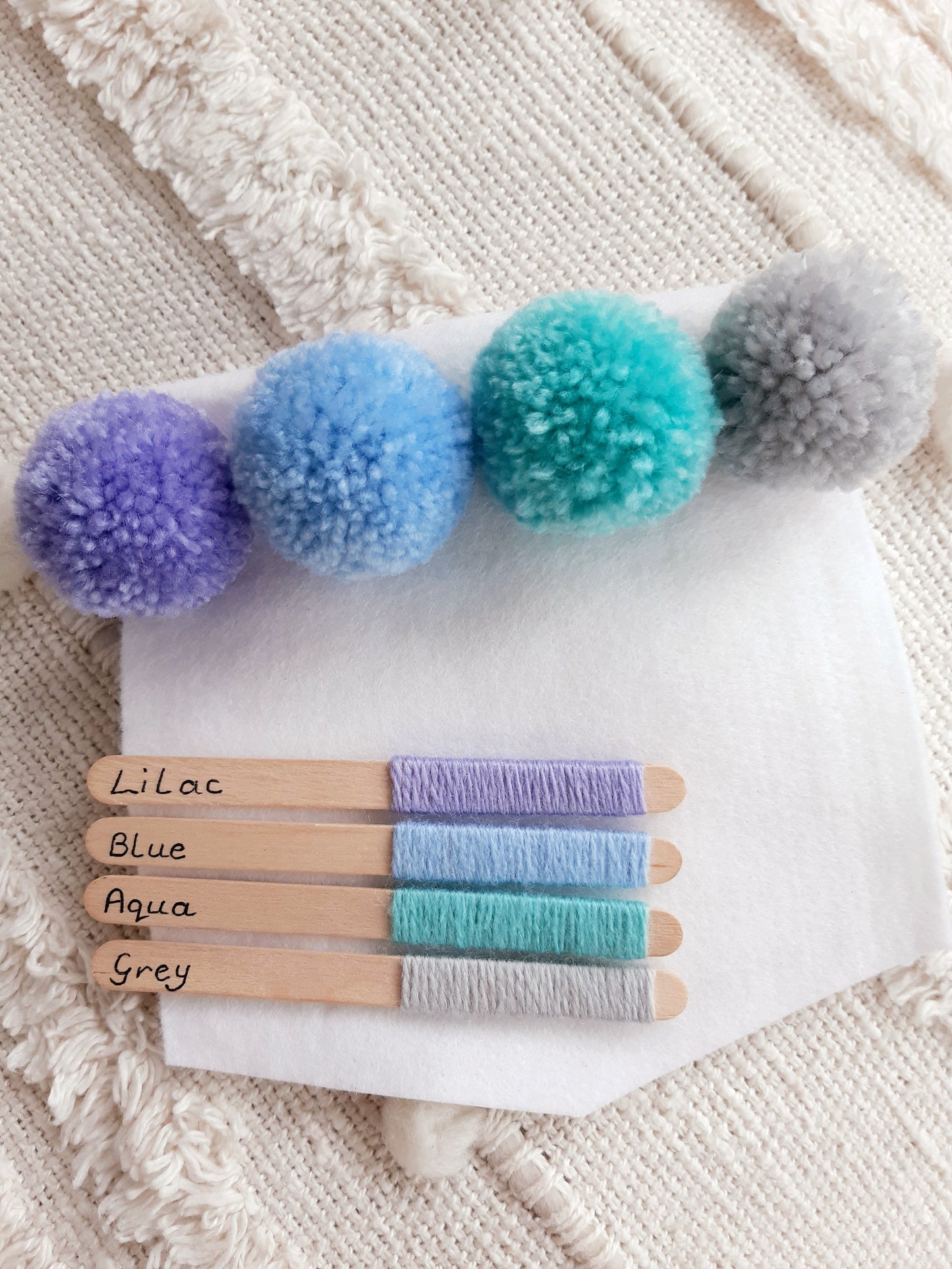 Custom Pompom Banner, 4 Pompoms