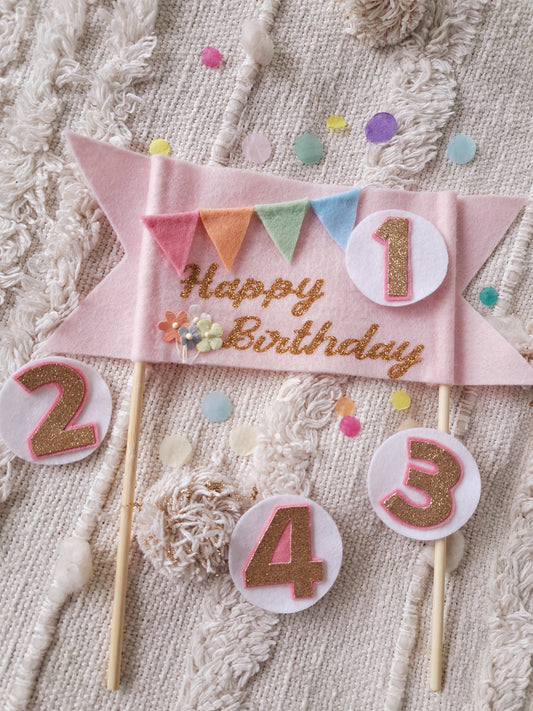 Cake topper with 4 interchangeable number badges