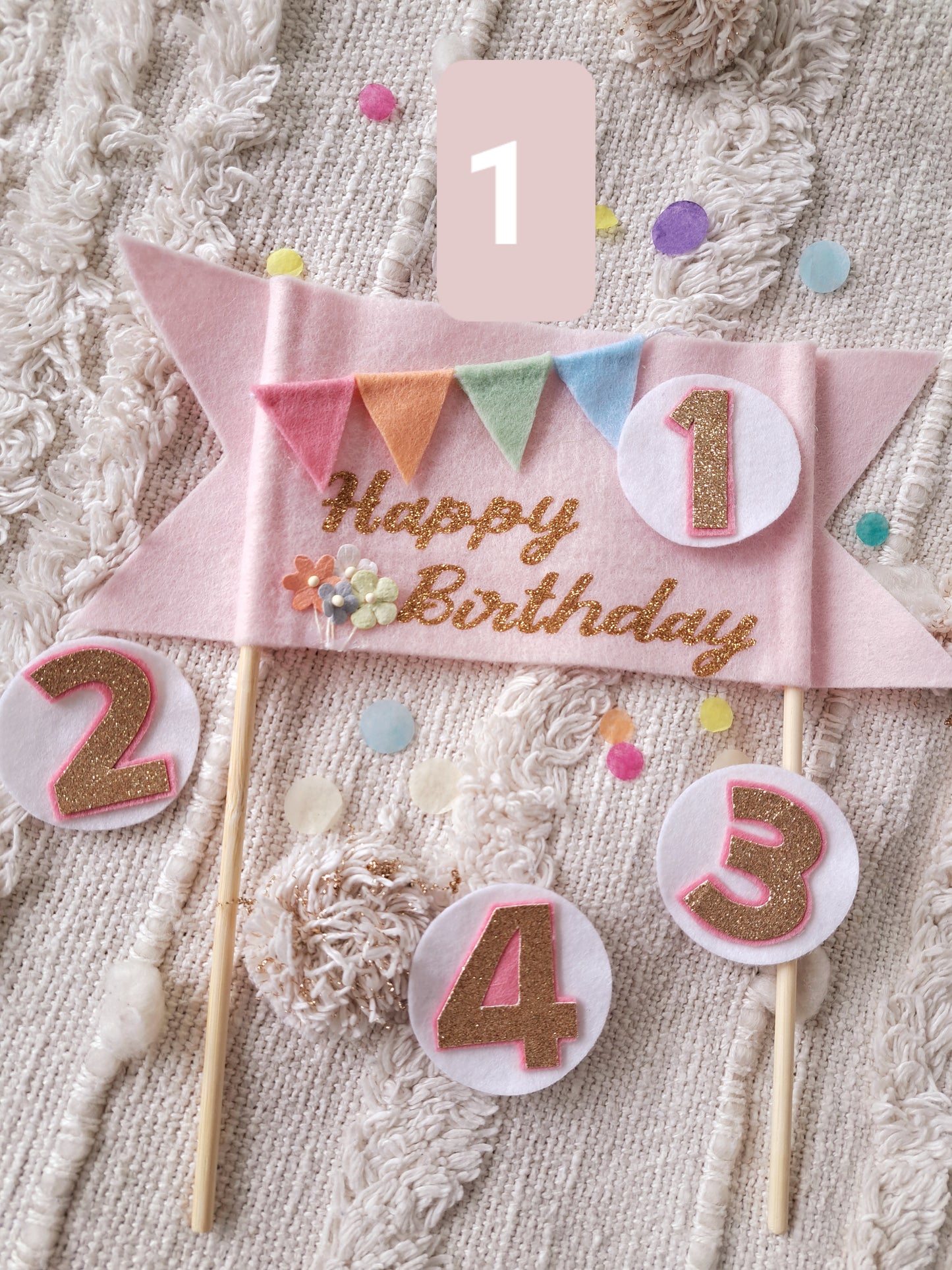 Cake topper with 4 interchangeable number badges