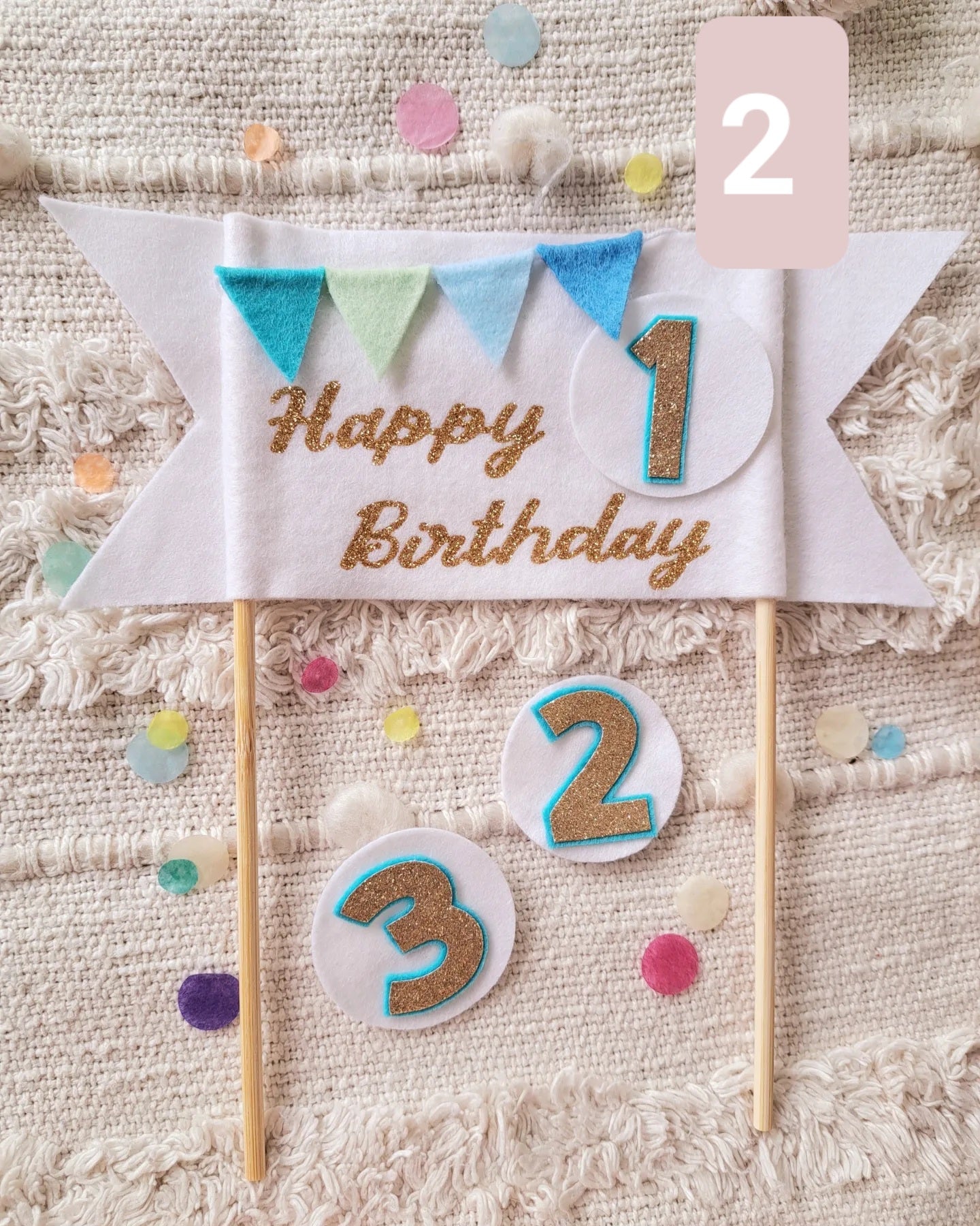 Cake topper with 4 interchangeable number badges